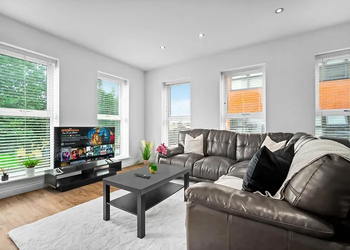 Luxury Two Bedroom Apartment - Secure Parking - Birmingham City Centre - 195M