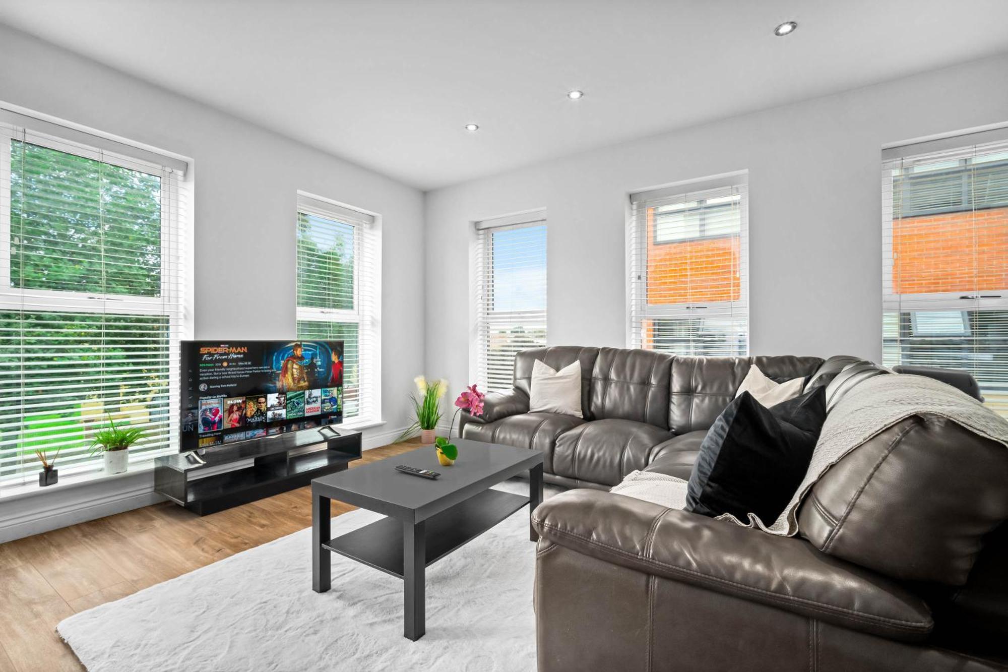 Apartment Luxury Two Bedroom - Secure Parking - Centre - 195m