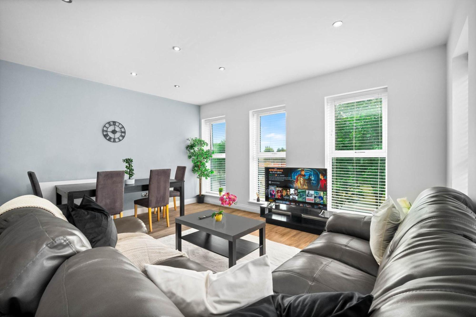 Apartment Luxury Two Bedroom - Secure Parking - Centre - 195m *